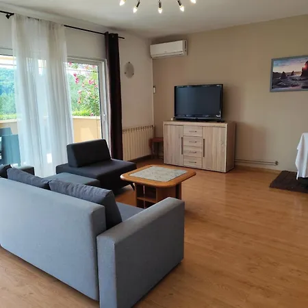 Apartment Apartman Arba 4 *
